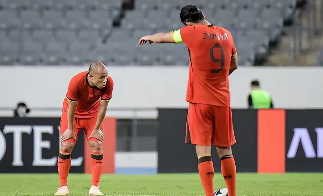 英超今夜再迎强敌；北京国安战术微调；主帅态度——更衣室稳定；轮换策略成焦点